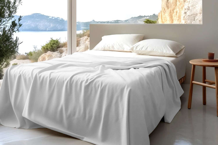Sleep & Beyond King/Cal King / Crisp White 100% Organic Cotton Honeycomb Jacquard Blanket