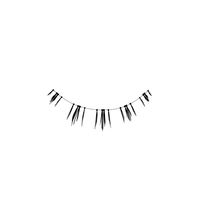 Aiko bottom lashes with short rounded shape and natural spikes for a doll eye look.