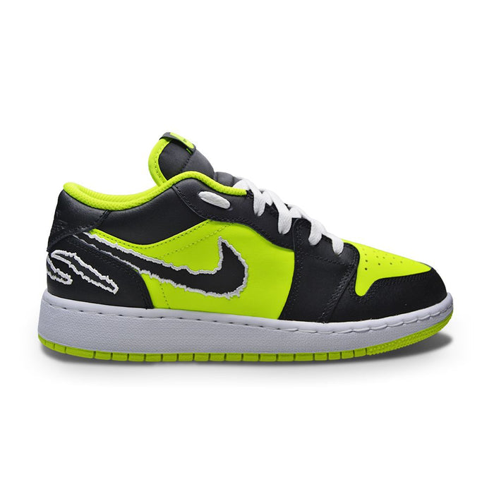 Air Jordan 1 Low SE (GS) "Black Cats"