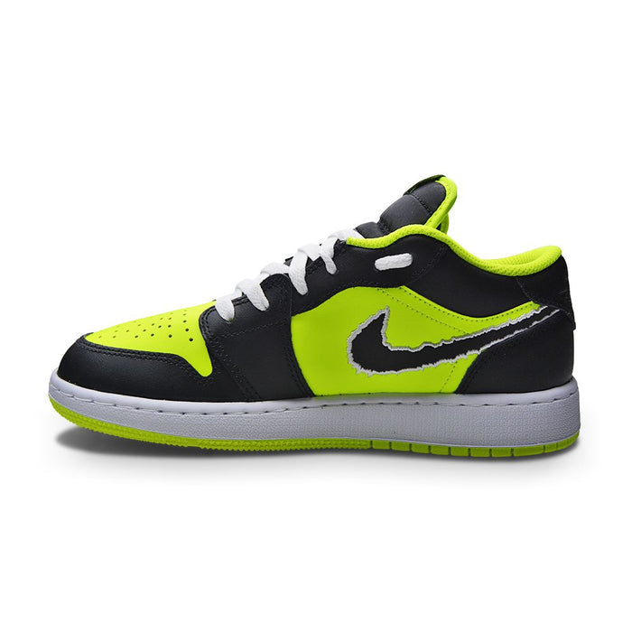 Air Jordan 1 Low SE (GS) "Black Cats"