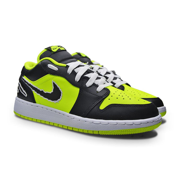 Air Jordan 1 Low SE (GS) "Black Cats"