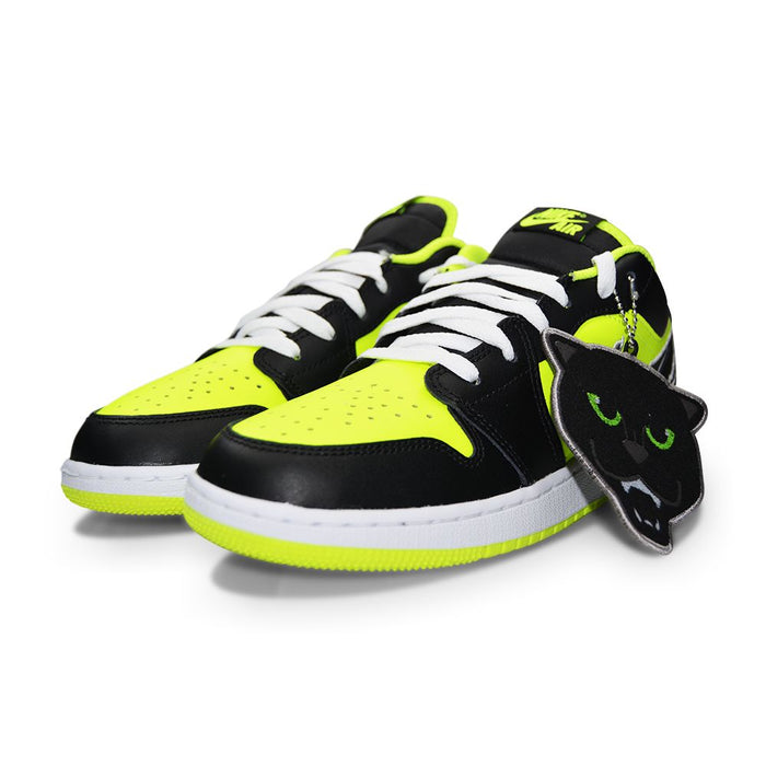 Air Jordan 1 Low SE (GS) "Black Cats"