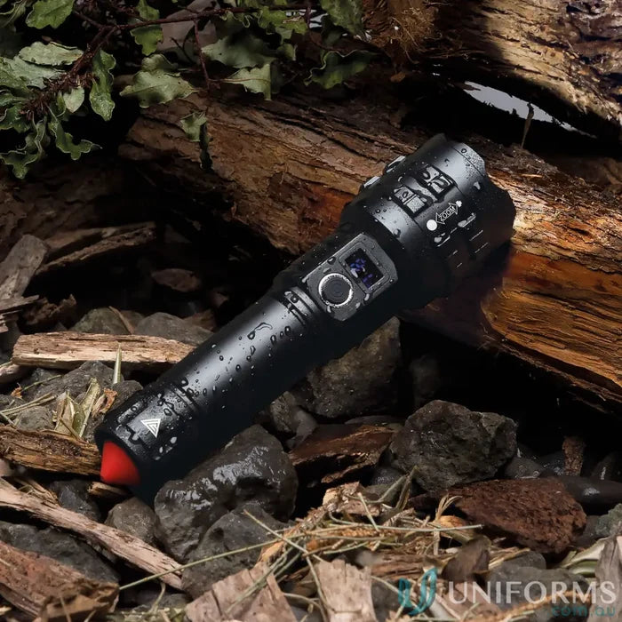 15W LED flashlight IGLPT LuminaPro Torch Highâ€‘Power 15W XHP70 LED Flashlight with Adjustable Zoom front product image