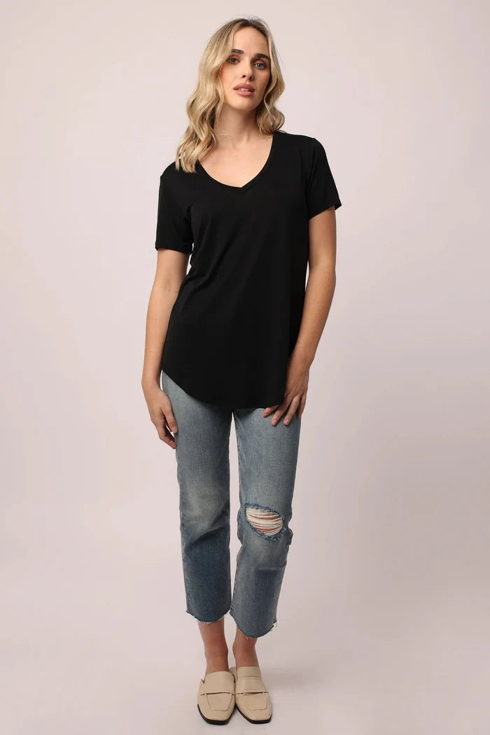 Megan V-Neck Tee - Taryn x Philip Boutique