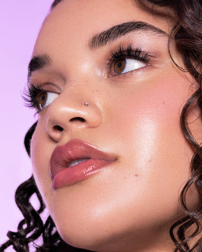 Lilly Lashes | Sheer Band | Playful | Model