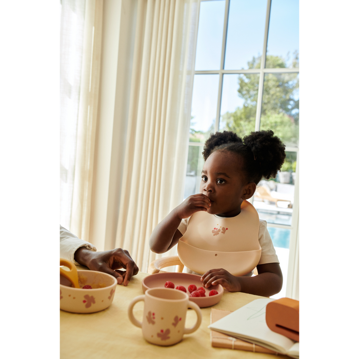Liewood - Tableware Set - Vivi - Butterfly - Apple Blossom - Lifestyle Cut 3